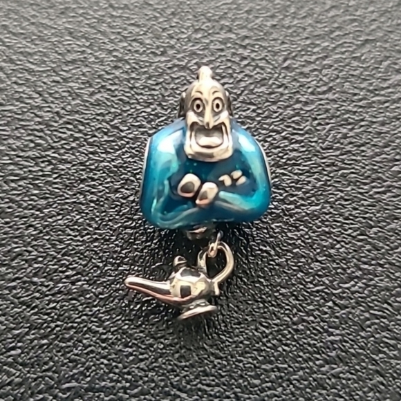 Genie and Lamp charm from Disney Aladdin, silver & blue New - Picture 2 of 3